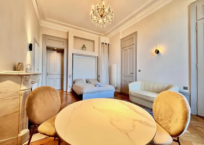 Bourgeois Avec Terrasse Et Vue Apartmán Aix-les-Bains