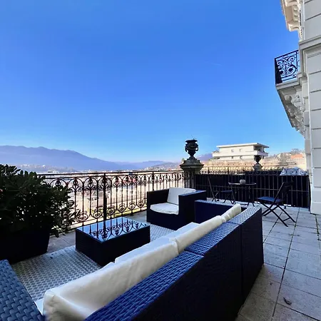 Bourgeois Avec Terrasse Et Vue