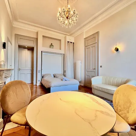 Bourgeois Avec Terrasse Et Vue Apartmán Aix-les-Bains