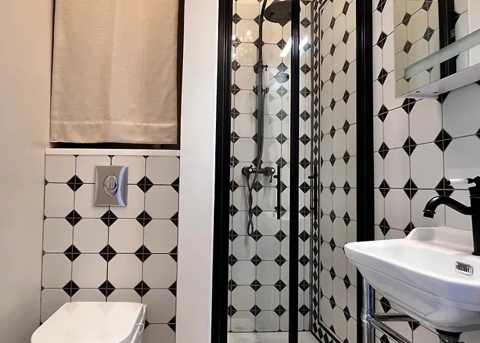 Bourgeois Avec Terrasse Et Vue