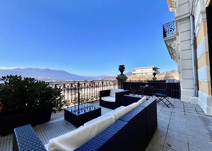 Bourgeois Avec Terrasse Et Vue