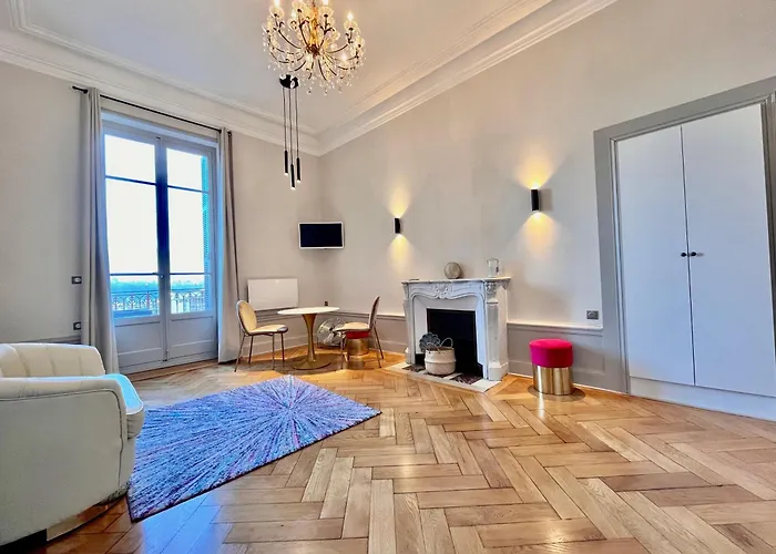 アパート Bourgeois Avec Terrasse Et Vue *