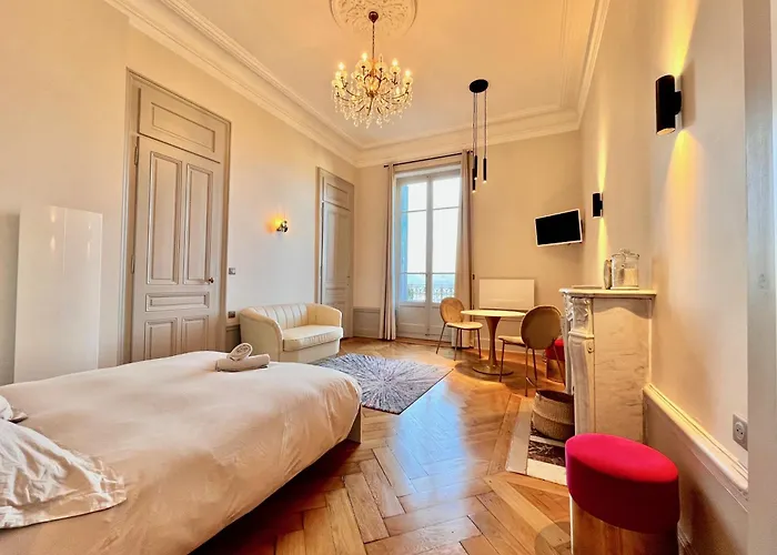 Bourgeois Avec Terrasse Et Vue Lägenhet Aix-les-Bains